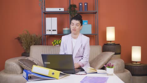 Home-office-worker-young-woman-looking-annoyed-at-camera.